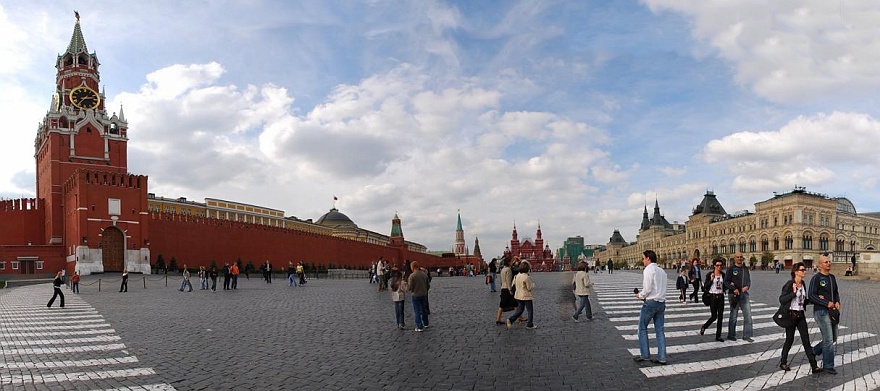 Pano Roter Platz.JPG - Rundumblick ueber den "Roten Platz". Hinter uns...